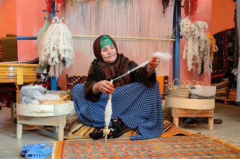 Berber woman – Stock Editorial Photo © eAlisa #45052881