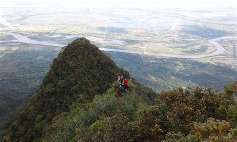 Mt. Arayat Traverse Dayhike Guide (Itinerary + Tips)