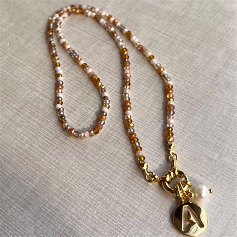 Colar Mix Coloridos NUDE Pingente Letra 45cm B Pingente Colar Mix Cristais Azuis