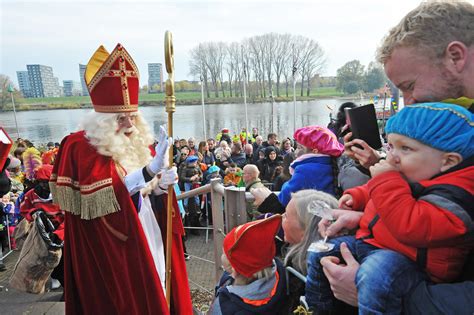 Kick Out Zwarte Piet Krijgt Zijn Zin Venlo Ziet Tóch Af Van Grijze Piet