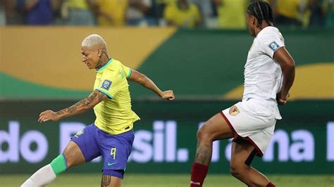 Sele O Brasileira Enfrenta O Maior Jejum De Gols De Centroavantes Em