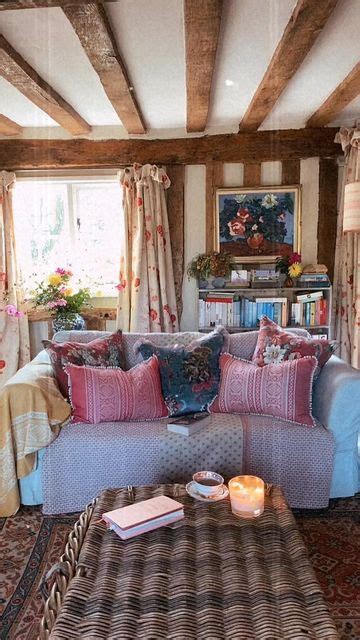 An Ancient Sussex Farmhouse Filled With Inherited Furniture And Flea Market Finds Artofit