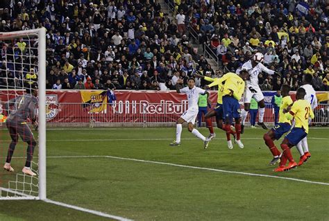 Ecuador Sin Jugar A Nada No Quiere Criticas Hacia El Bolillo Gómez El