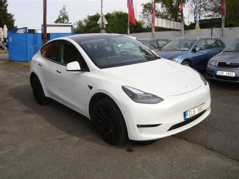 Tesla Model Y Dual Motor Long Range Čr 1 Maj