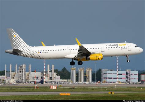 EC MJR Vueling Airbus A321 231 WL Photo by Björn Huke ID 1460257