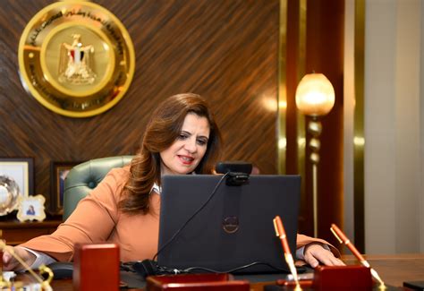 وزيرة الهجرة تعقد اجتماعًا مع الشركة الاستثمارية للمصريين بالخارج