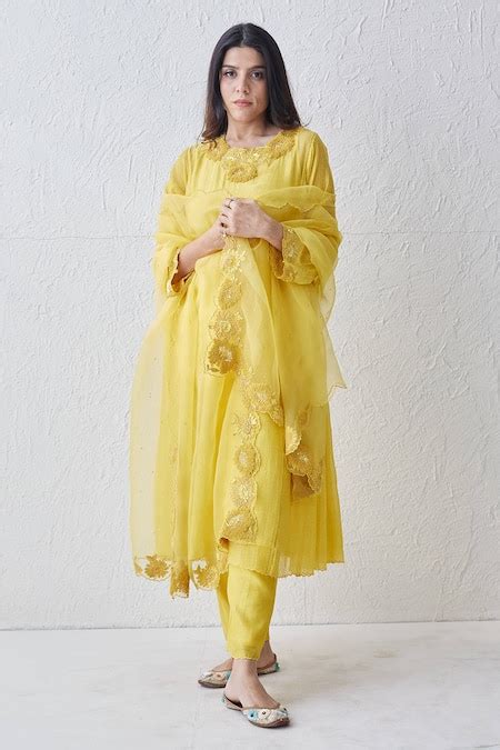 Buy Yellow Chanderi Embroidered Dori Round Neck Kurta Set With Dupatta