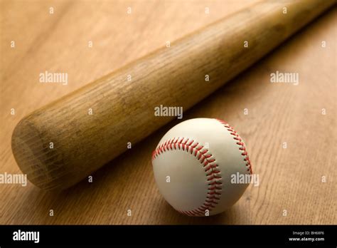 Juego De Bate Y Pelota Fotografías E Imágenes De Alta Resolución Alamy