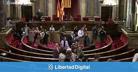 Se Desmaya Un Diputado De Junts E Ignacio Garriga Lo Asiste