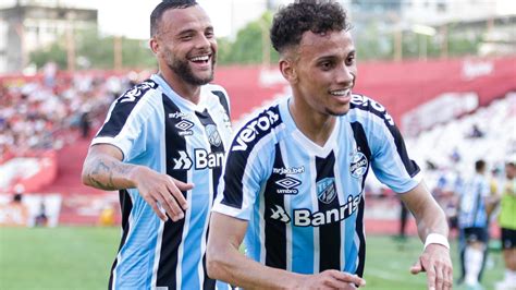 Grêmio vence o Náutico e confirma acesso para a Série A do Brasileirão