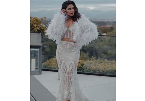 Oscars 2023: Priyanka Chopra oozes oomph and style in this feathered ...