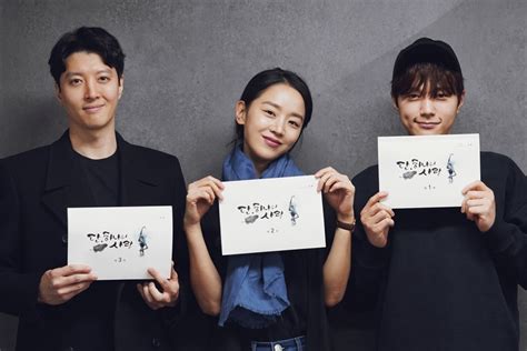 INFINITEs L Shin Hye Sun And Lee Dong Gun Attend First Script