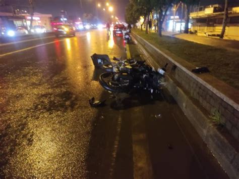 Aydında motosikletli polis timi otomobille çarpıştı