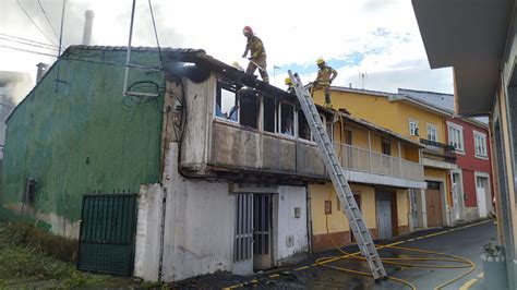 Trasladado Al Hospital Un Vecino De Monforte Tras Arder Por Completo Su