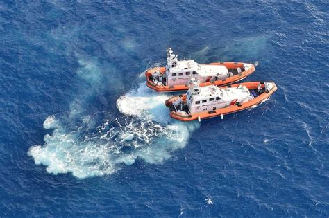 Incidente A Porto Cervo Yacht Si Schianta Contro Gli Scogli Almeno 1