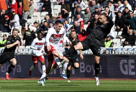 İlk yarı sonucu Sivasspor 1 Pendikspor 1 Önce Vatan Gazetesi