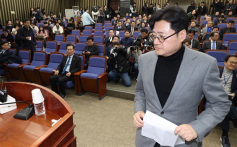 홍익표 ‘하위 20 평가 비공개에 “절차 거칠고 투박”