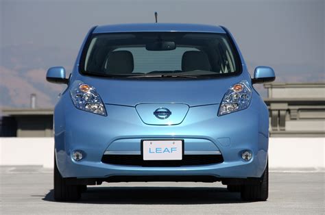 2011 Nissan LEAF Electric Car Review and Specifications | Tech World