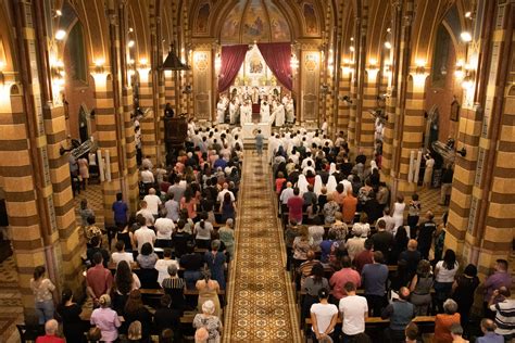 Presen A Massiva Dos Fi Is Na Catedral Marca Missa Do Crisma Diocese