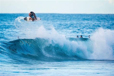 2015 Hawaiian Surfing Photo Gallery