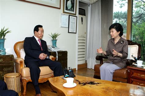 120822김영삼전대통령방문 5 8월 22일 박근혜 새누리당 대통령 후보는 김영삼 前 대통령을 예 박근혜 공식