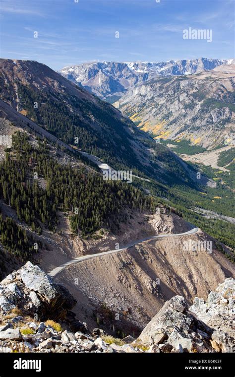 The Beartooth Scenic Byway Rt 212 Crosses Beartooth Pass 10 947