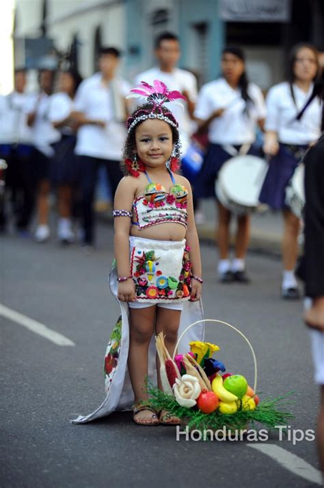 Pequeños hondureñitos inician las fiestas patrias con esmero y alegría