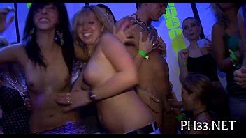 Toneladas de damas están envolviendo perillas XVIDEOS