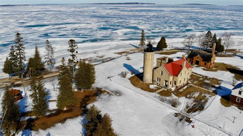 Christmas in Michigan: 15 Festive Ways To Celebrate - Midwest Explored