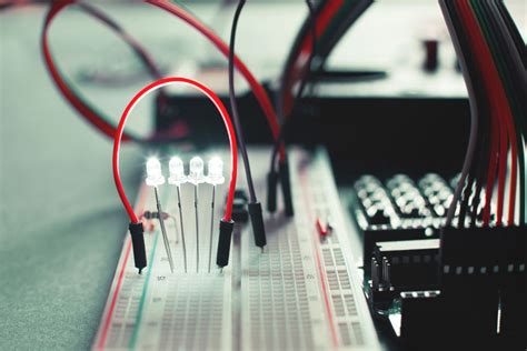 How Does A Breadboard Work The Importance In Building Electric Circuits