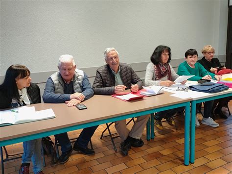 Bas En Basset Co T Du Trajet Lections Municipales En Italie Casse