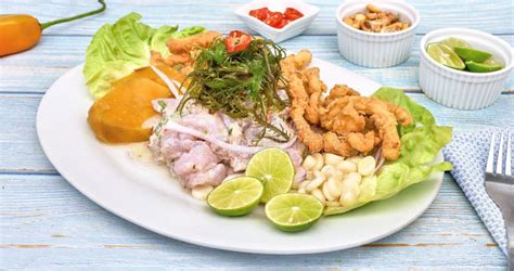 Comida Peruana Ceviche De Pescado Y Chicharr N De Pescado Con Yuca