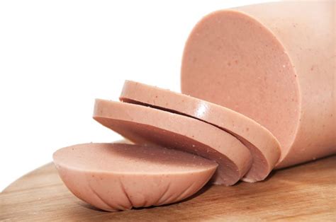 Can Dogs Eat Bologna Vet Approved Nutrition Facts And Info Hepper