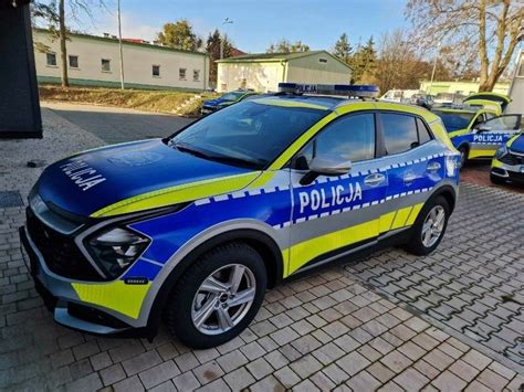 Nowy radiowóz dla policjantów z Bornego Sulinowa Pomogło starostwo