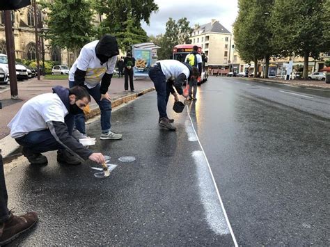 VIDEO Marche pour le climat à Caen Ils peignent une piste cyclable