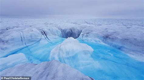 Lapisan Es Greenland Mencair Dari Bawah Ke Atas