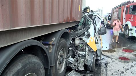 TEM bağlantı yolunda kaza Trafik kilitlendi