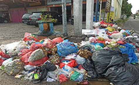 Sampah Menggunung Di Pekanbaru Begini Respon Wagub Edy