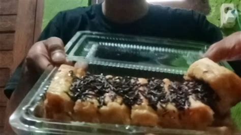 MAKAN ROTI BAKAR RASA COKLAT BLUEBERY HARGA 15K PINGGIRAN JLN YouTube