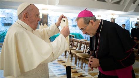 Papa Francisco impõe o pálio ao Patriarca Latino de Jerusalém Gaudium