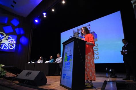 Em Maceió Luciana Santos participa de evento científico e discute