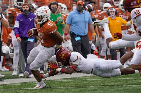 Texas getting healthy ahead of Oklahoma game