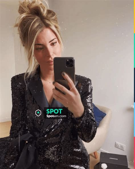 Blaze noir à sequins de emilie fiorelli sur le compte Instagram de