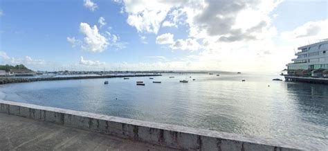 Corpo Boiando Encontrado Na Praia De Salvador