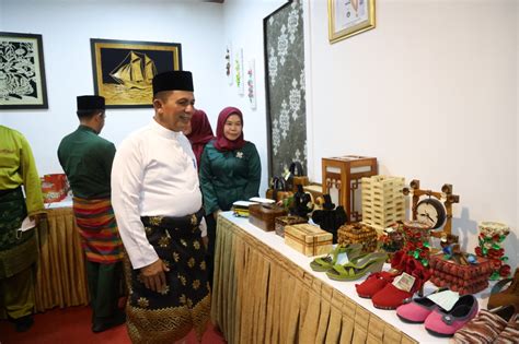 Kunjungi Bazar MTQ Gubernur Ansar Borong Makanan Olahan Asli Kepri