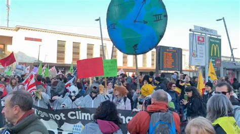 In Migliaia A Padova Alla Marcia Per Il Clima Stop Allo Sviluppo