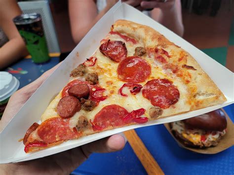 REVIEW Supernova Pizza Special From Alien Pizza Planet Disneyland