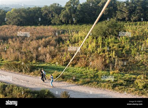 Hot Air Balloon Descending Hi Res Stock Photography And Images Alamy