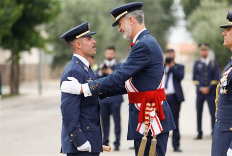 El Rey Felipe Vi Preside La Entrega De Despachos A Nuevos Tenientes