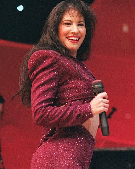 Selena Quintanilla Tendr Su Propio C Mic En Ingl S Y Espa Ol Shows